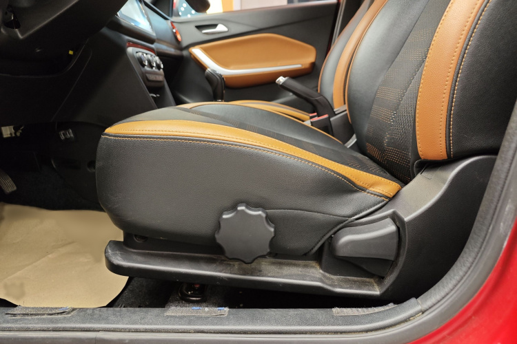 奇瑞 瑞虎3X 2017款 1.5L 手动时尚版中控内饰7003