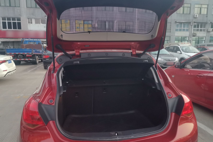 别克 英朗 2014款 XT 1.6L 自动时尚版机舱底盘23