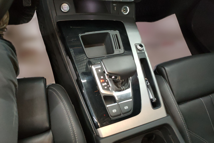 奥迪Q5L Sportback 2021款 40 TFSI 时尚型局部细节18