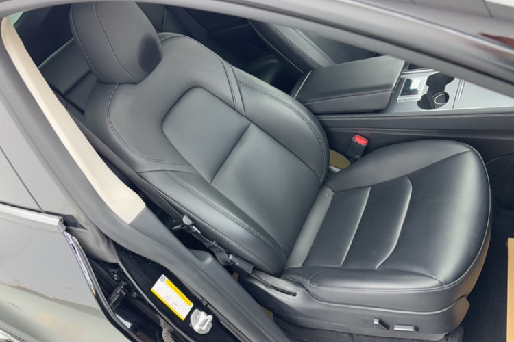 特斯拉 Model Y 2021款 标准续航后驱版局部细节41