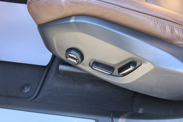 沃尔沃XC60 2019款 T5 四驱智逸版 国VI中控内饰7006