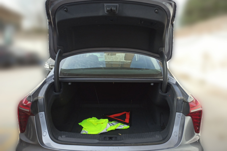 红旗H5 2023款 1.5T DCT智联旗韵版中控内饰23