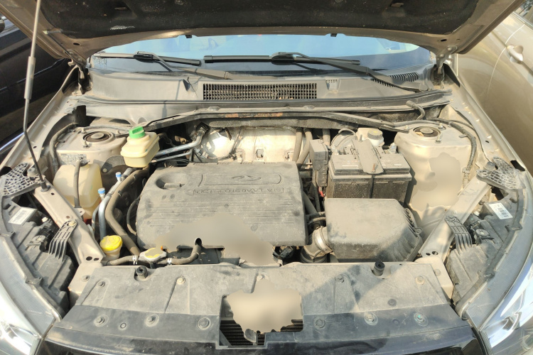 奇瑞 瑞虎3 2016款 1.6L 手动智尚版机舱底盘24