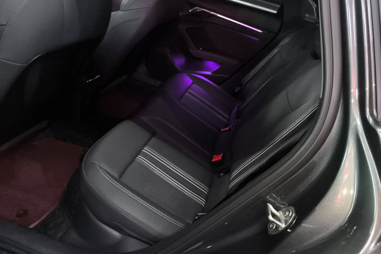 奥迪A3 2023款 改款 A3L Limousine 35 TFSI 时尚运动型中控内饰7004