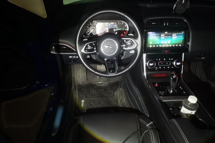 捷豹XEL 2020款 2.0T 200PS R-DYNAMIC S进取运动版中控内饰13