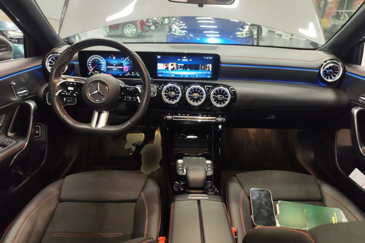 奔驰A级 2024款 A 200 L 时尚型中控内饰12