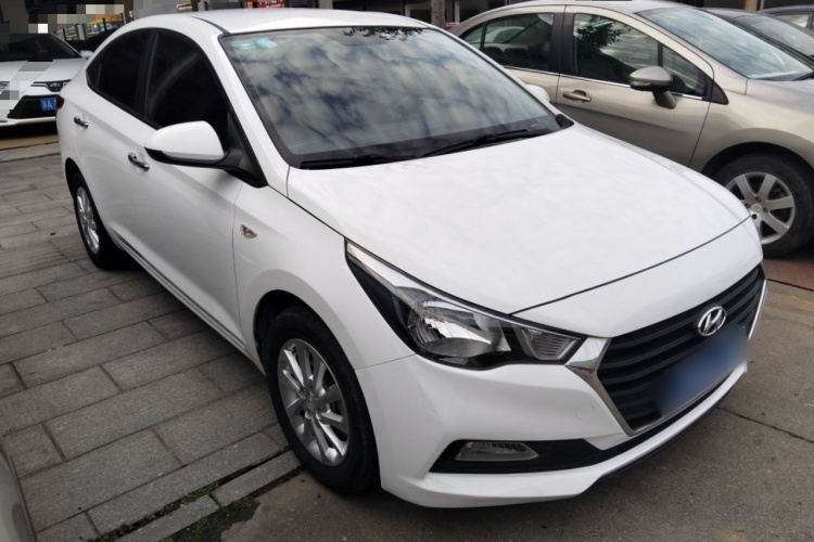 现代 悦纳 2016款 1.4L 自动炫酷版GLS车身外观3