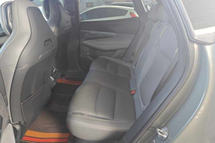 领克08 EM-P 2023款 220km 四驱性能Halo中控内饰7001