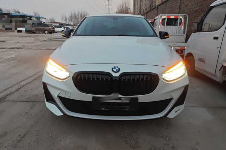 宝马1系 2022款 120i M运动曜夜版车身外观6001