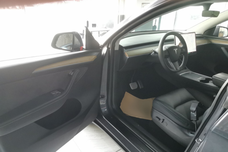 特斯拉 Model Y 2021款 长续航全轮驱动版中控内饰20