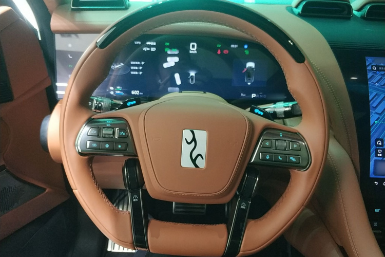 仰望U8 2023款 豪华版中控内饰13