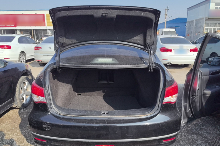 日产 轩逸 2018款 经典 1.6XE 手动舒适版机舱底盘23