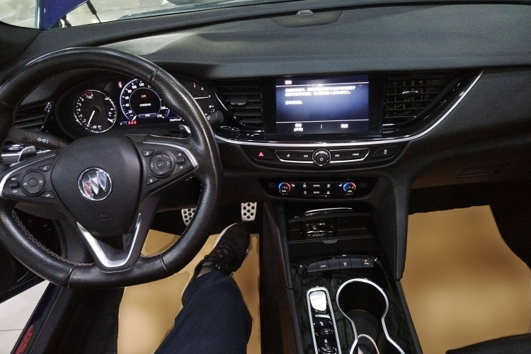 别克 君威 2020款 GS 28T 精英型中控内饰12