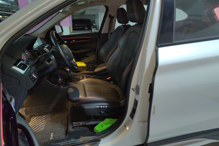 宝马X1 2019款 xDrive20Li 尊享型中控内饰19