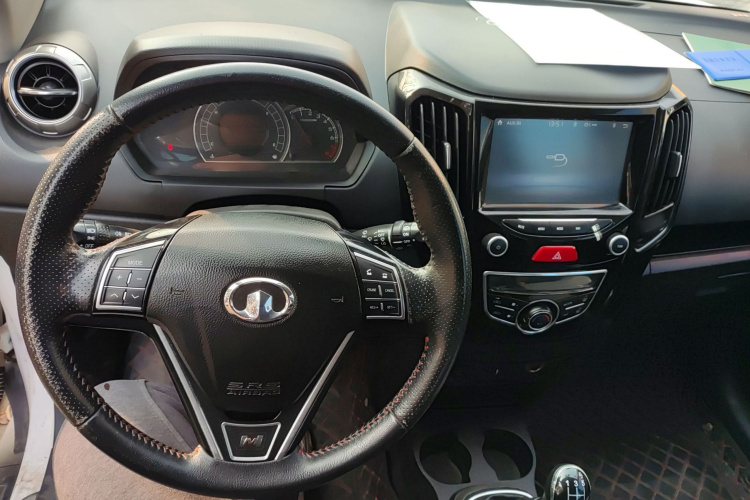长城M4 2014款 1.5L 手动豪华型中控内饰12