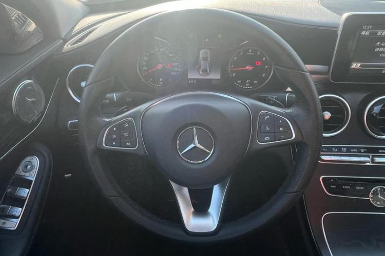 奔驰C级 2018款 C 180 L 时尚型运动版中控内饰7002