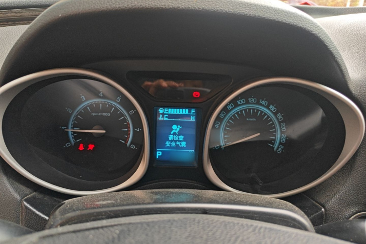 广汽传祺 传祺GS5 Super 2015款 2.0L 自动两驱豪华导航版局部细节14