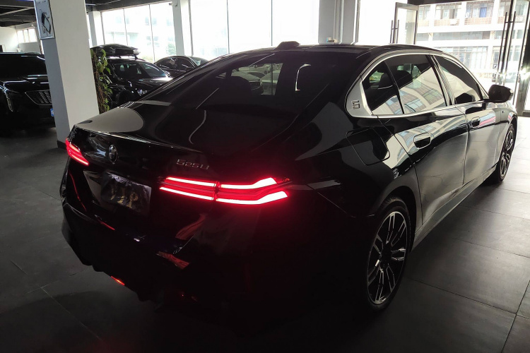 宝马5系 2025款 525Li M运动套装车身外观6005