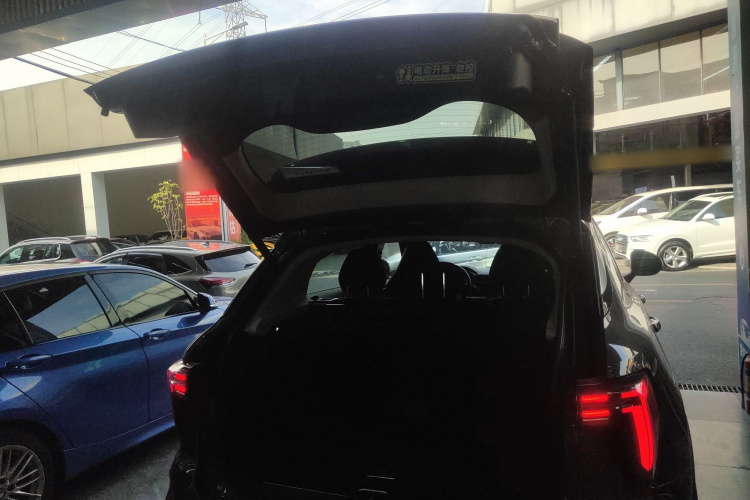 领克01 2023款 2.0TD 两驱型Pro机舱底盘23