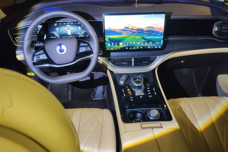 腾势D9 2024款 DM-i 980 四驱尊荣型中控内饰12