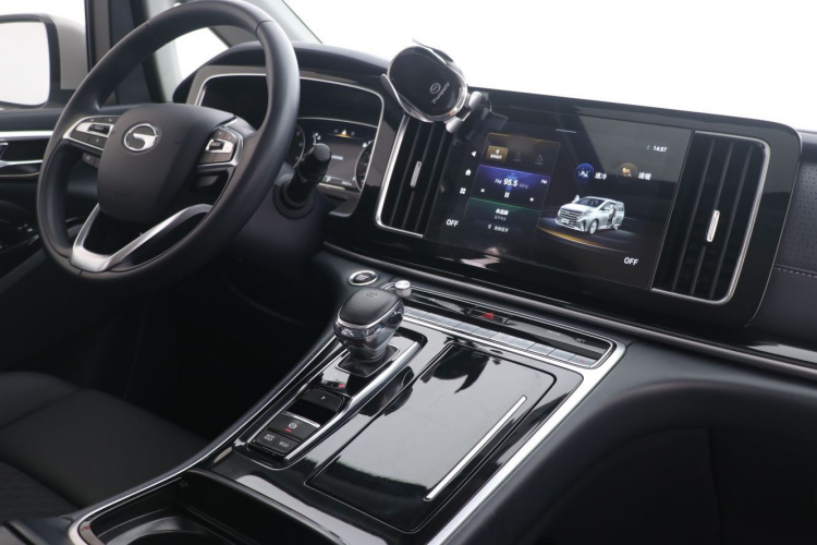 广汽传祺 传祺M8 2021款 改款 领秀系列 390T 豪华版中控内饰7006