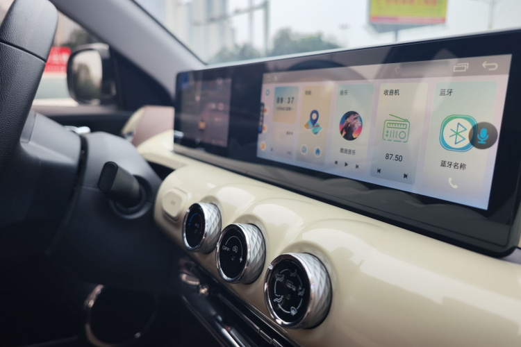 五菱汽车 五菱缤果 2023款 333km 悦享+款中控内饰7006