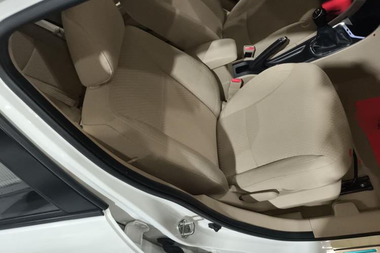 铃木 启悦 2015款 1.6L 手动舒享型局部细节41