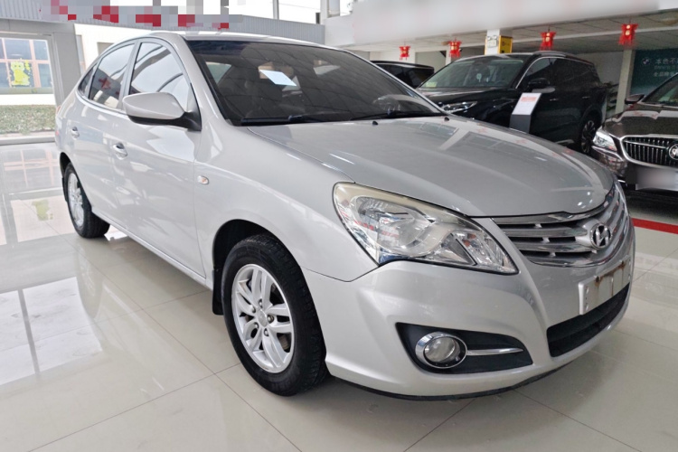 现代 悦动 2015款 1.6L 手动舒适型车身外观3