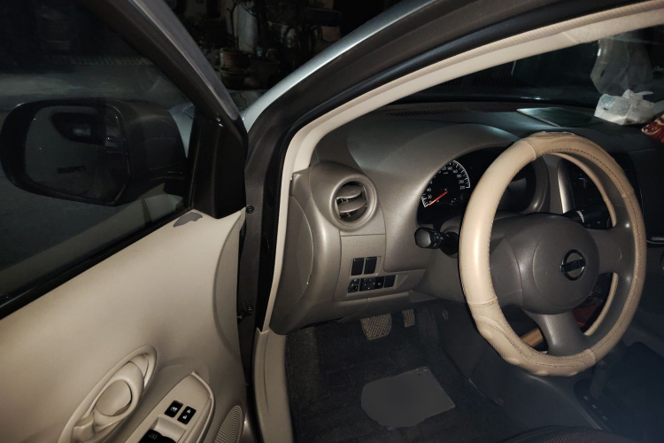 日产 阳光 2011款 1.5XE CVT舒适版中控内饰7003