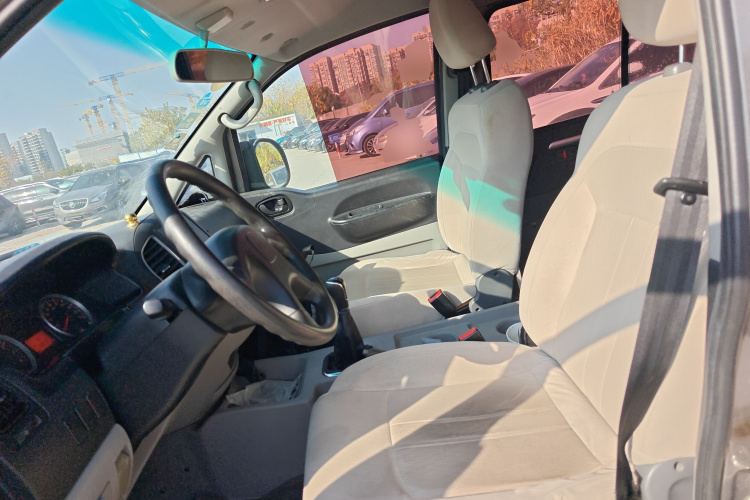 东风风行 菱智 2017款 V3 1.5L 7座标准型中控内饰19