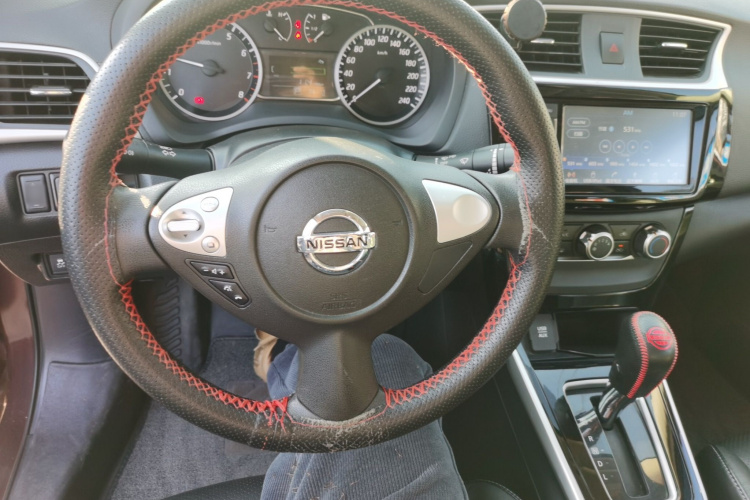 日产 轩逸 2016款 1.6XV CVT智享版中控内饰12