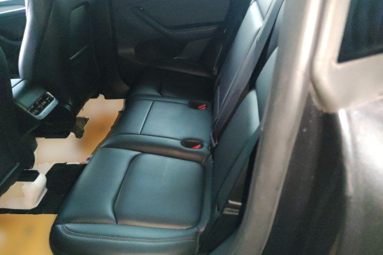 特斯拉 Model Y 2024款 长续航全轮驱动版中控内饰7004