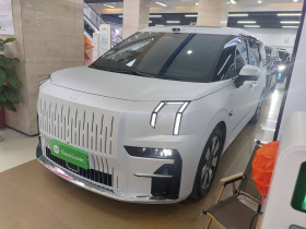 极氪009 2024款 六座行政版四驱 108kWh