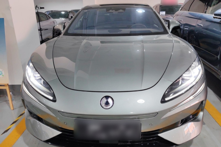 腾势Z9GT 2024款 1100四驱Ultra版车身外观2