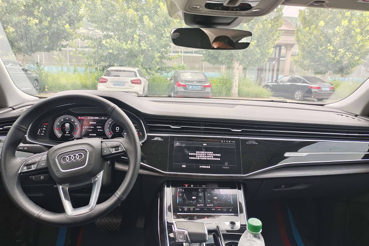 奥迪Q8 2022款 55 TFSI 豪华动感型中控内饰7001