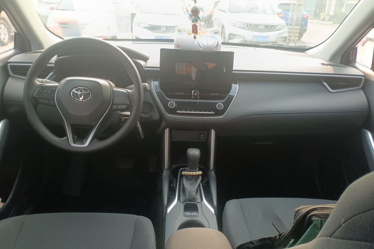 丰田 锋兰达 2023款 2.0L CVT精英版中控内饰7002