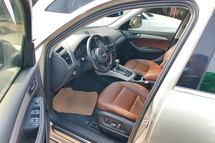 奥迪Q5 2015款 40 TFSI 进取型中控内饰20