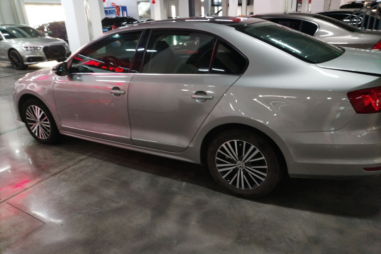 大众 速腾 2017款 230TSI 自动豪华型车身外观4