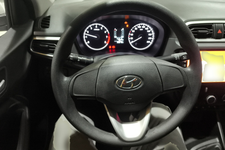 现代 瑞纳 2017款 1.4L 手动焕彩版 国V中控内饰13