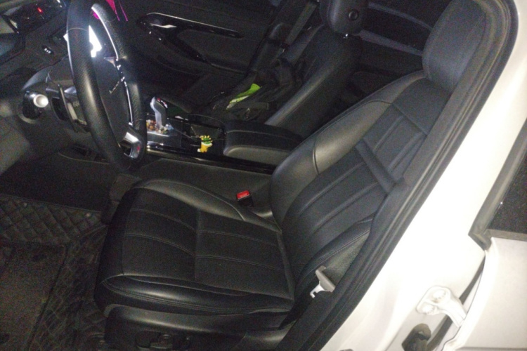 路虎 揽胜极光 2020款 249PS R-DYNAMIC SE 运动科技版局部细节19