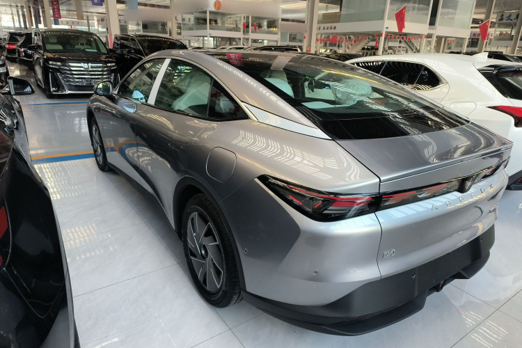 ARCFOX极狐 极狐 阿尔法S5 2025款 改款 560PRO 185kW车身外观4