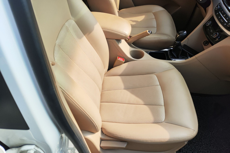 宝骏730 2016款 1.5L 手动豪华型 7座局部细节41