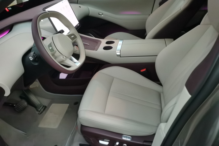 小米汽车 小米YU7 2025款 超长续航四驱Pro版中控内饰19