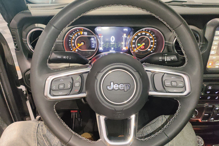Jeep 角斗士 2023款 3.6L Overland中控内饰13