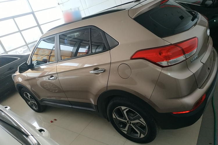 北京现代ix25 2017款 1.6L 自动智能型车身外观4