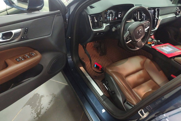 沃尔沃S60 2022款 B4 智逸豪华版中控内饰7003