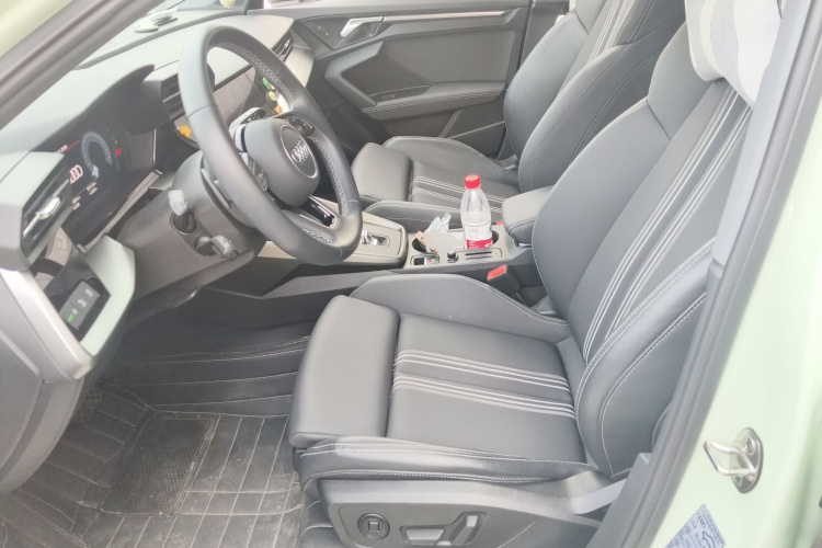 奥迪A3 2022款 A3L Limousine 35 TFSI 时尚运动型中控内饰19