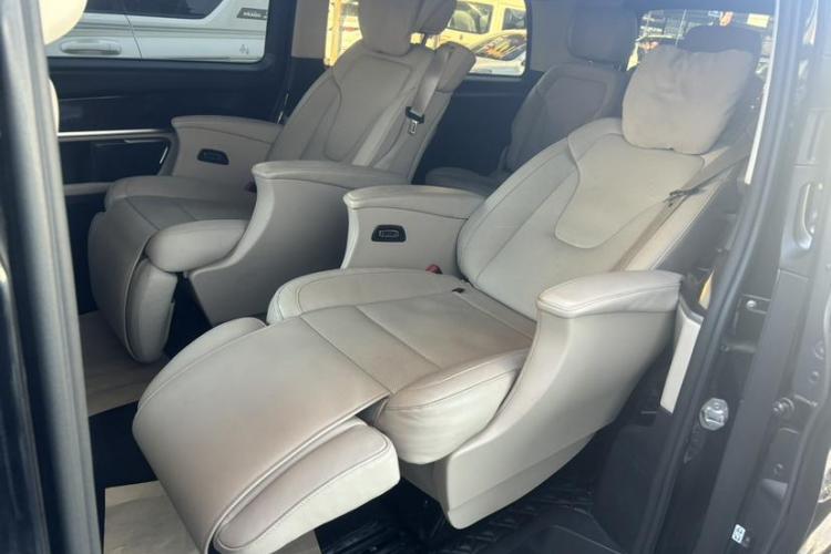 奔驰V级 2018款 V 260 L 尊贵加长版 国VI中控内饰7005