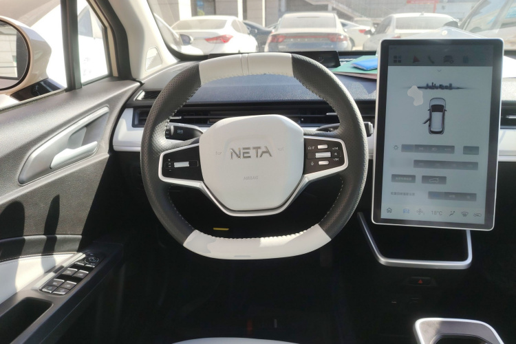 哪吒汽车 哪吒AYA 2023款 318 Lite中控内饰13