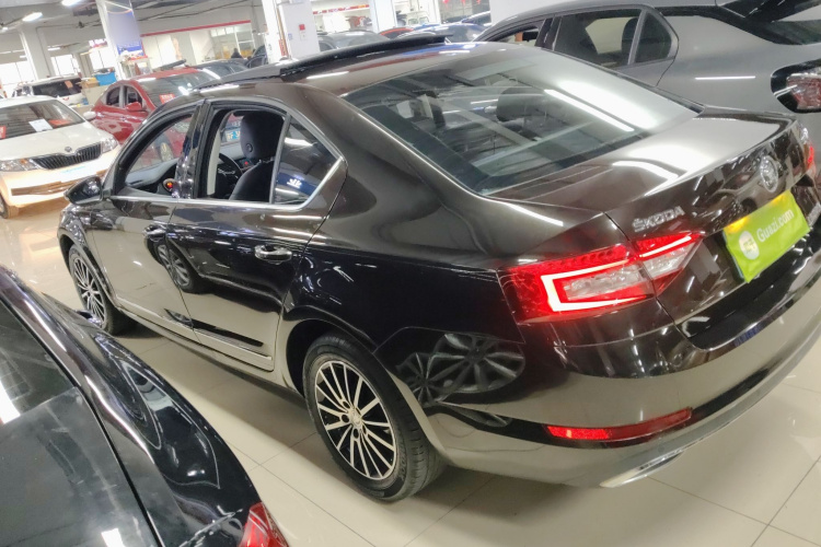 斯柯达 明锐 2018款 1.6L 自动豪华版车身外观4